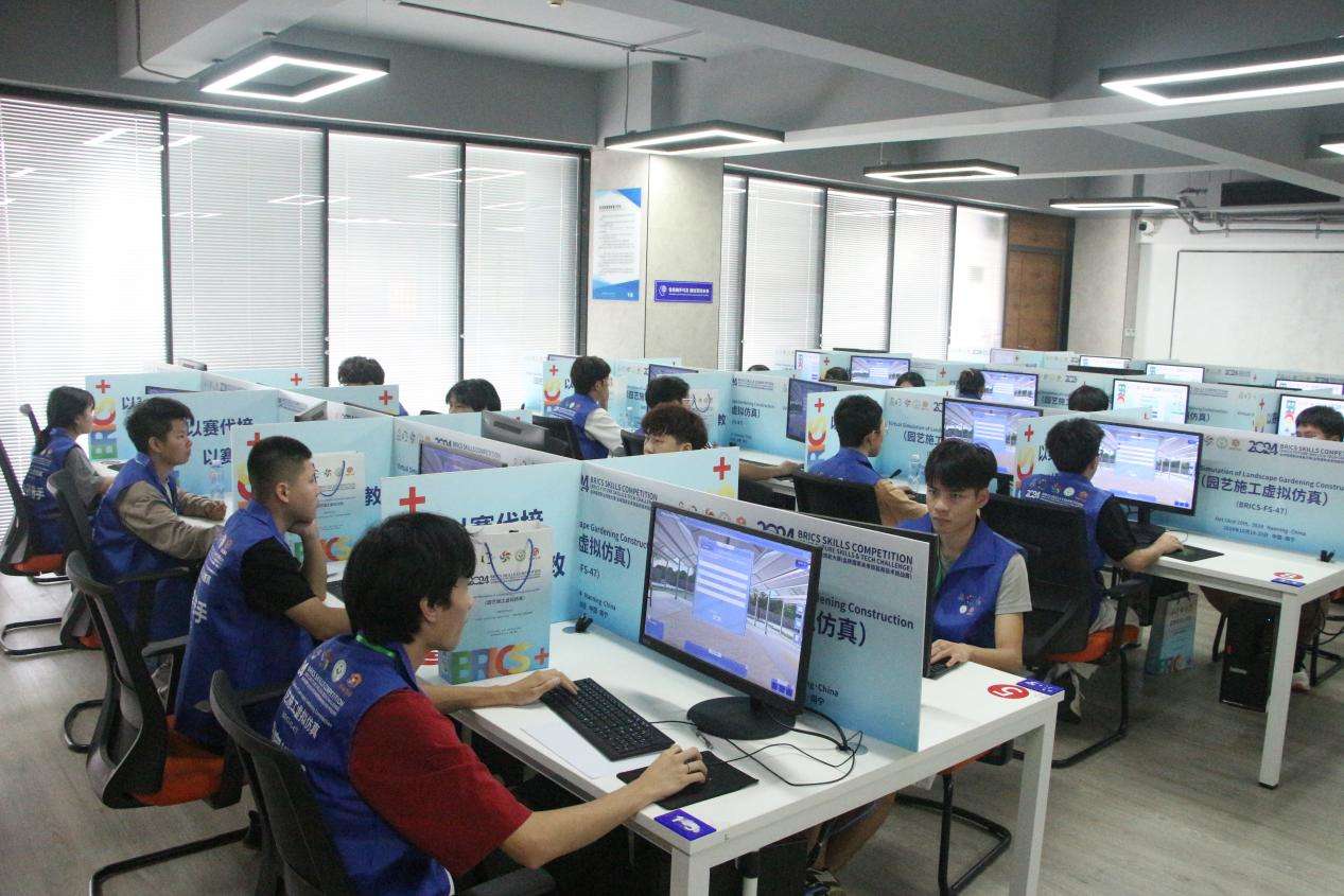 九游体育网站：金砖国家职业技能大赛园艺施工虚拟仿真赛项在南宁举办(图2)