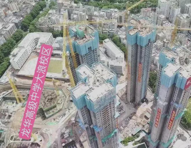 星河星悦云邸定位为中高端住宅项目。从其建筑规划、园林设计(图16)