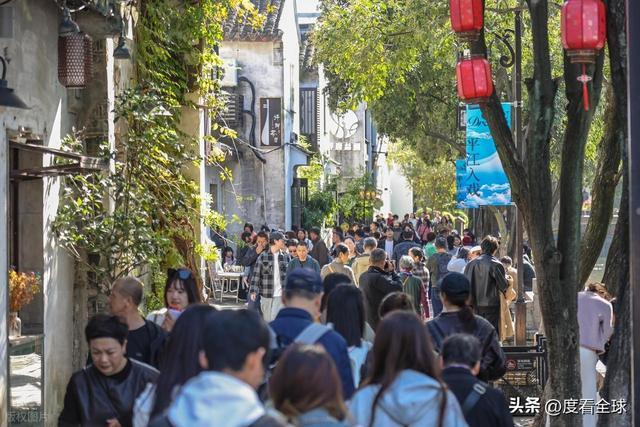 单日63万人挤爆！平江路凭双棋盘格局解锁江南水乡新打开方式(图1)
