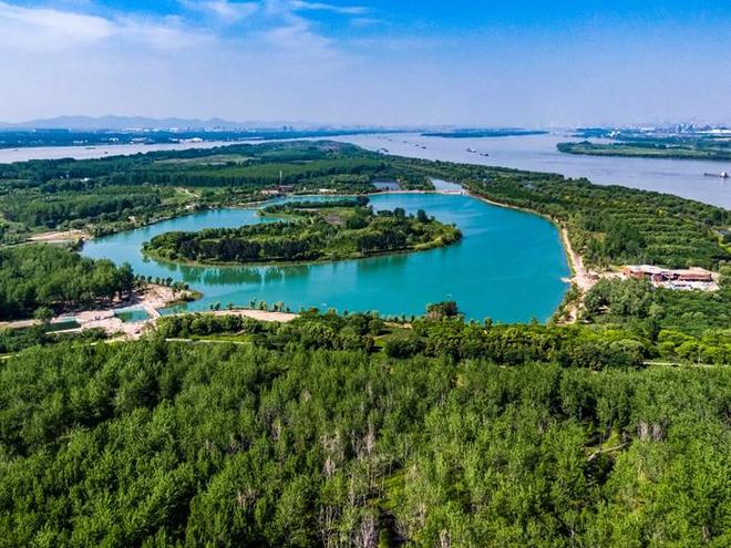 九游体育：5年集聚160家高企！南京滨江开发区打造主城新兴增长极(图3)