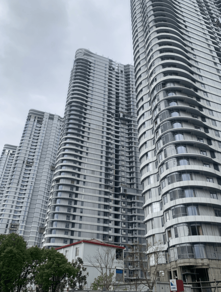 九游体育：付款前没有看过样板间单价近13万元平方米的豪宅陷维权困境(图3)