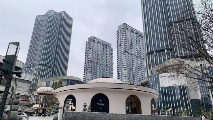 九游体育：付款前没有看过样板间单价近13万元平方米的豪宅陷维权困境(图1)