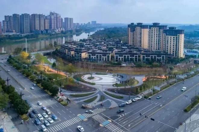 九游体育网站：实干的邛崃—我们身边的“十四五”丨绿水青山映古城公园城市绽新颜(图2)